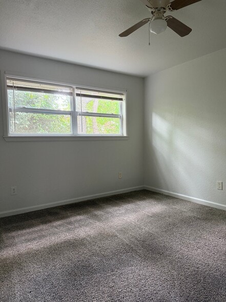 Building Photo - 2412 Azalea Garden Rd