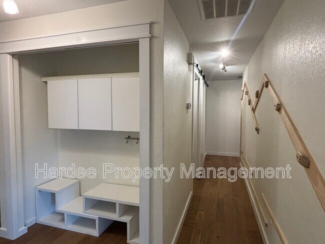 Building Photo - 3511 N Barberry Dr