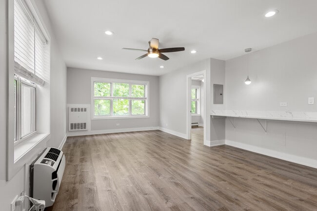 Building Photo - 1303 W Estes Ave