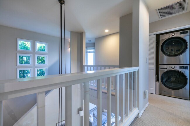 Building Photo - MODERN ARCHITECTURE W/ BEACH CHARM: BRIGHT & AIRY, 4BR3BA, 2-STORY HOME W/ OPEN & BRIGHT LIVING S...