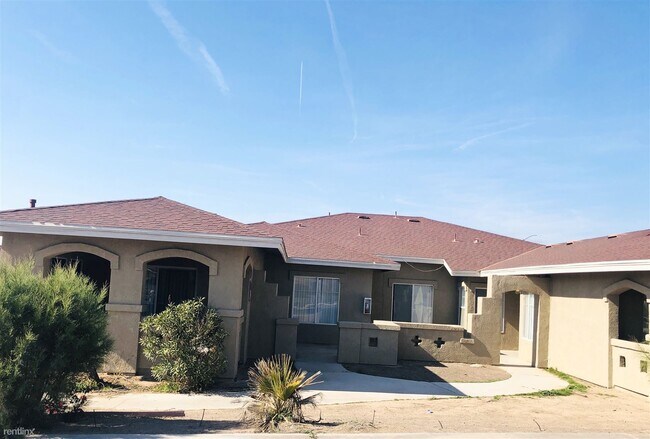 Building Photo - 2200 E Donlon St