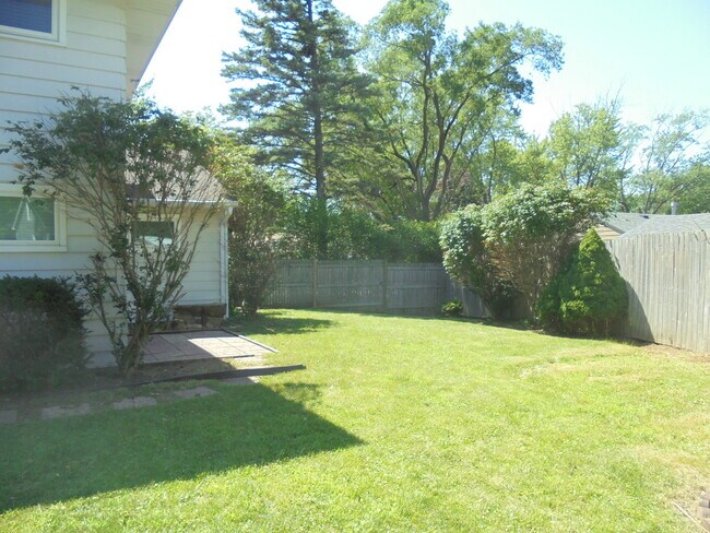 Building Photo - 1434 Walnut Dr
