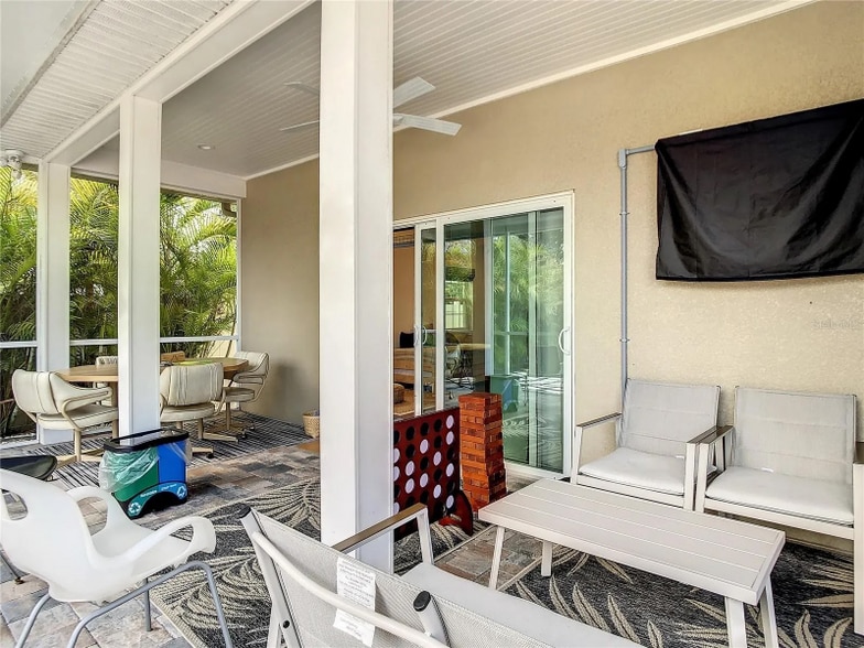 Building Photo - 902 8th Ave NW