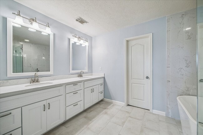 Building Photo - 12427 Shadowvista Dr