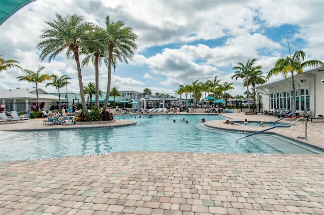 Building Photo - 375 NE Wharf Way