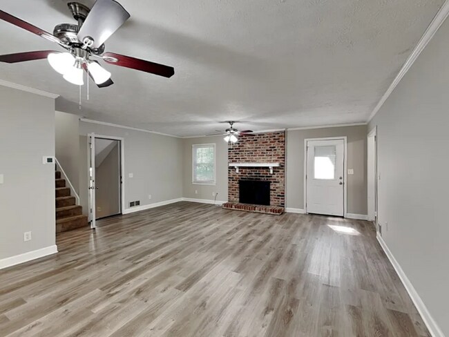 Building Photo - 643 Jason Ct