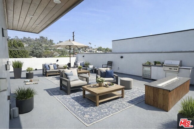 Building Photo - 6847 N Figueroa St