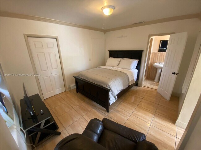 Building Photo - 436 E Evanston Cir