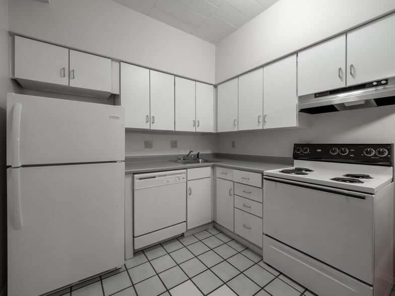 Building Photo - Cambridge Court