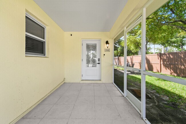 Building Photo - 244 Greymon Dr