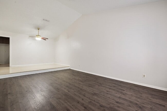 Building Photo - 4913 Westlake Dr