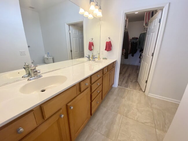 Building Photo - Fully Furnished Two Bedroom Home in Sun City!