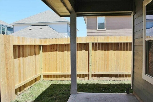 Building Photo - 5482 Quail Cove Ln