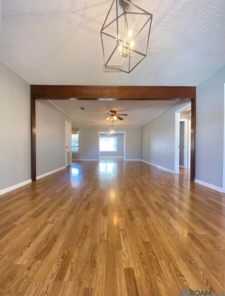 Building Photo - 1320 Briarrose Dr