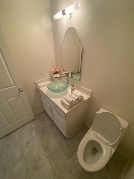 Building Photo - 5200 White Oak Ave