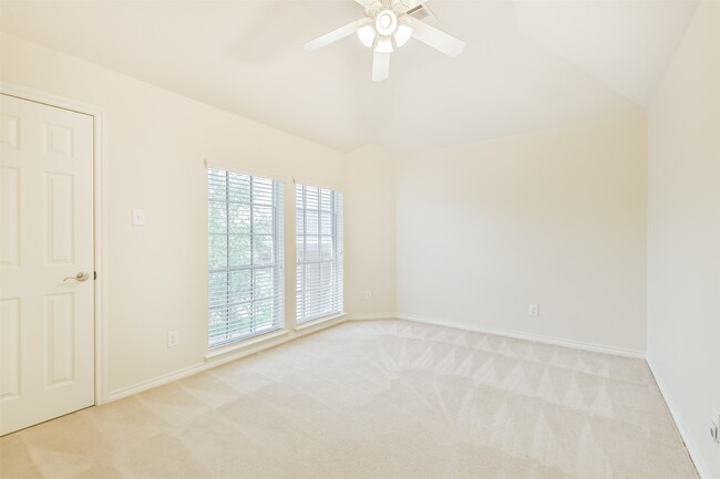 Building Photo - 11918 Mariposa Canyon Dr