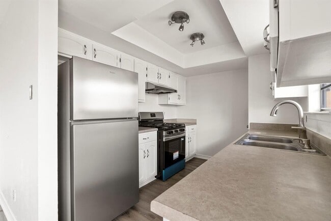 Building Photo - 9816 Teasdale Terrace