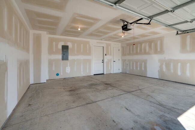 Building Photo - Madison new construction in gated community, pet friendly, 2 car garage, $500 off first month's rent