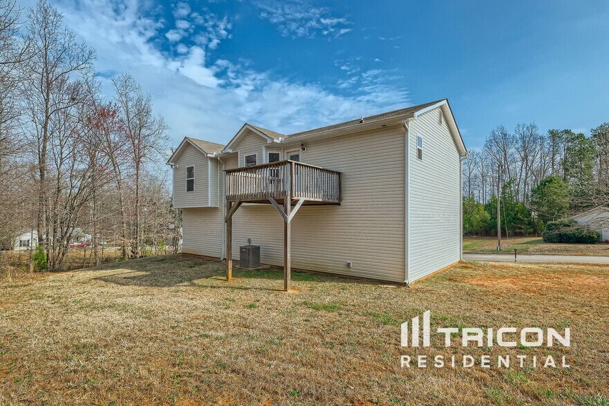 Building Photo - 22 Thorn Thicket Way