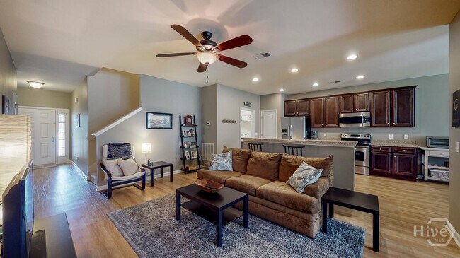 Building Photo - 308 Scarlett Ln