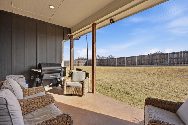 Building Photo - 143 Boeing Ln