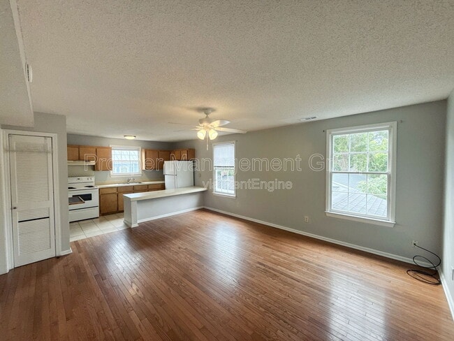 Building Photo - 40 Reid St