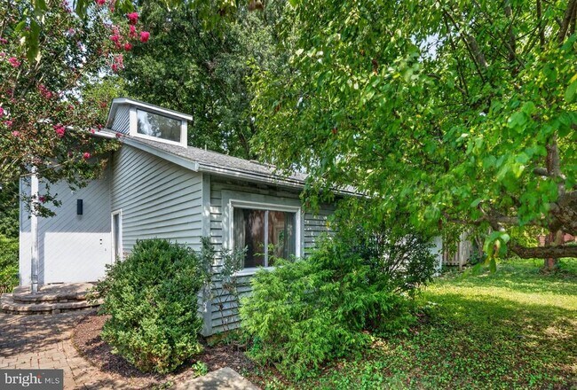 Building Photo - 6 Youngs Farm Ct