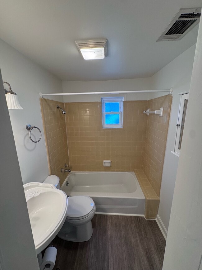 Building Photo - 113 Calhoun St