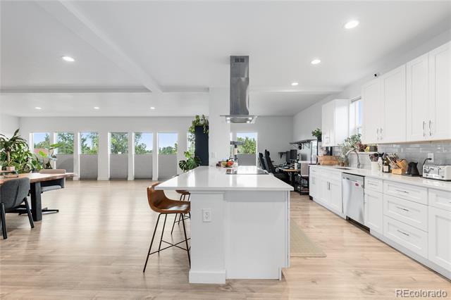 Building Photo - 1400 W Alaska Pl