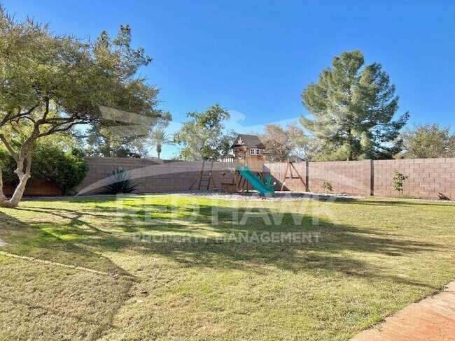 Building Photo - 863 W Bluebird Dr