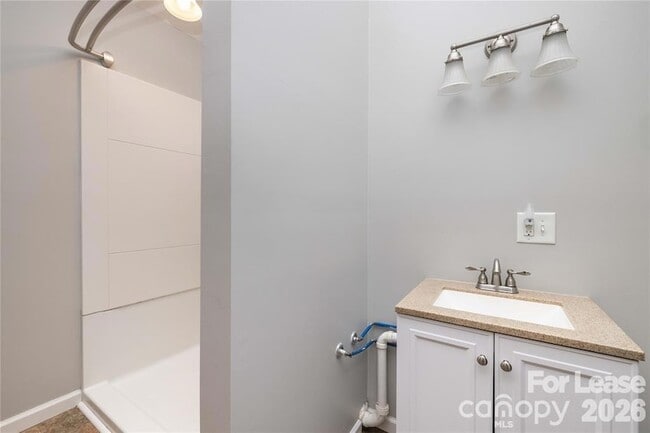 Building Photo - 123 E 2nd St