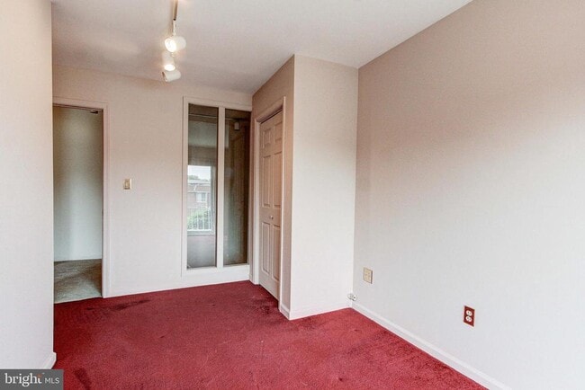 Building Photo - 204 Saratoga Ct