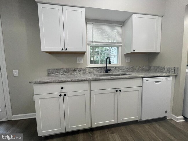 Building Photo - 5005 Vane Ct
