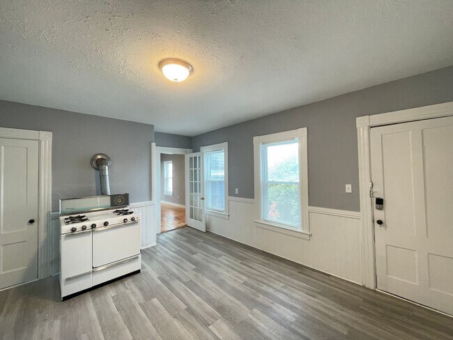 Building Photo - 357 Wilson St