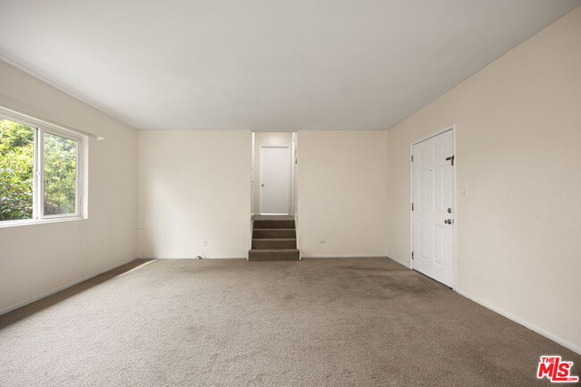 Building Photo - 161 W Channel Rd