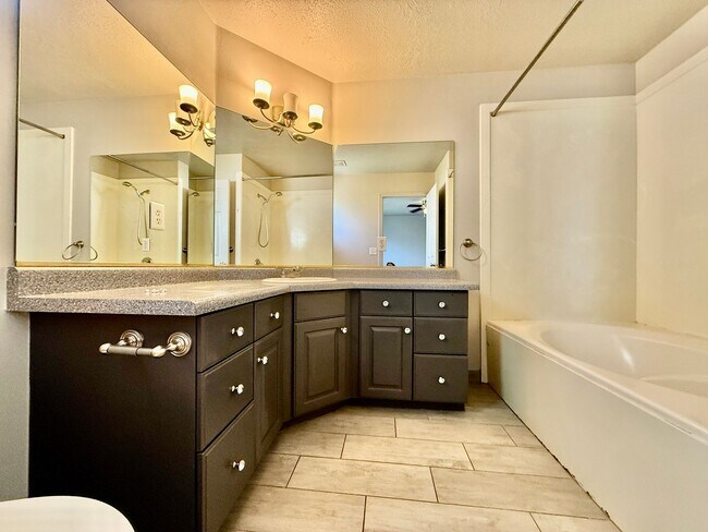 Building Photo - Lexington Hills Townhome