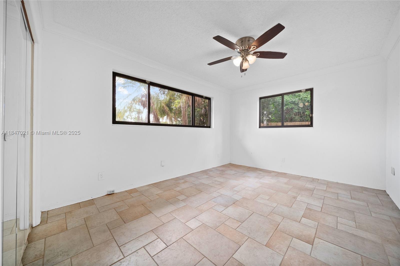 Building Photo - 19402 NE 19th Ct