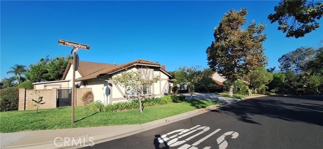Building Photo - 1704 Hampshire Ct