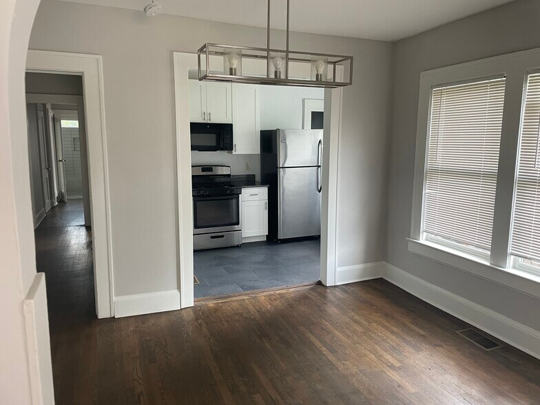 Building Photo - 998 Woodbourne Dr SW