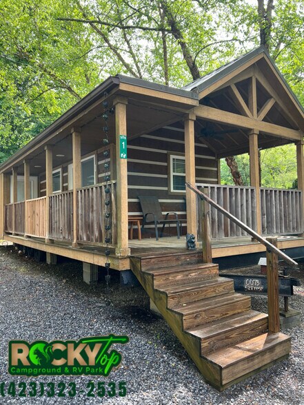 Building Photo - 496 Pearl Ln