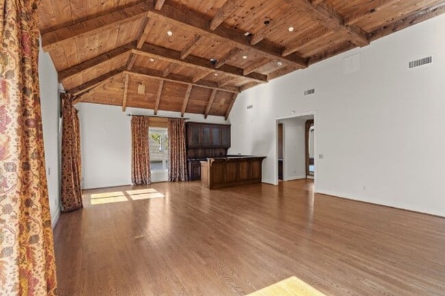 Building Photo - Impeccable Green Hills Home