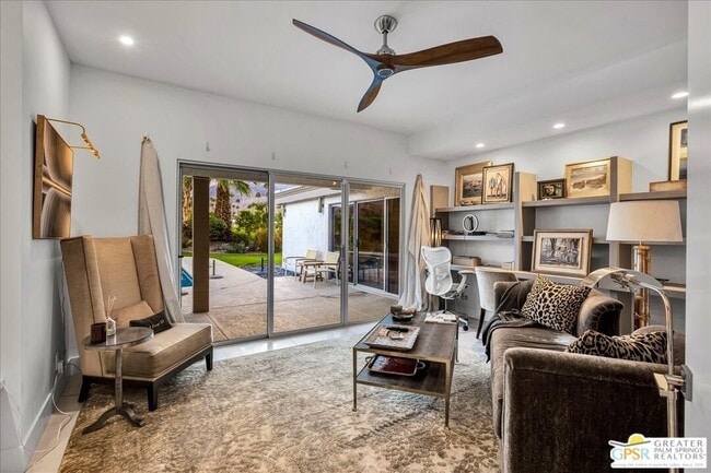 Building Photo - 605 E Sierra Way