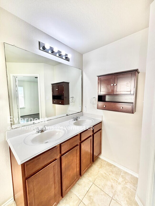 Building Photo - 12176 Walden Wood Dr