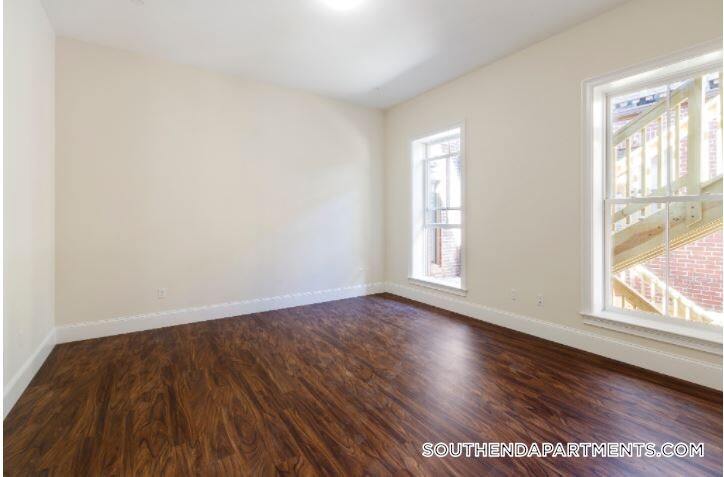 Building Photo - 1902 Washington St