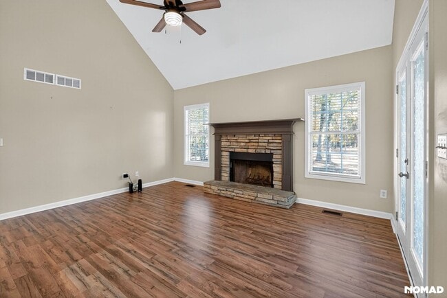 Building Photo - 198 Lakeview Dr