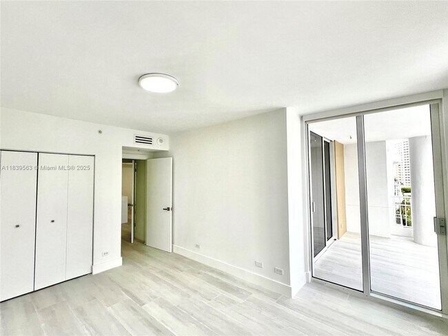 Building Photo - 701 Brickell Key Blvd
