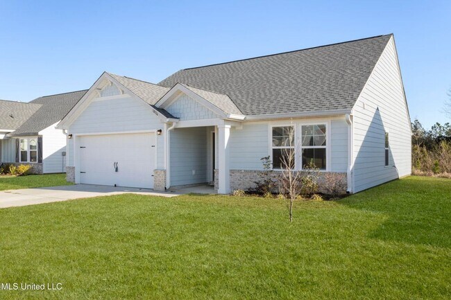 Building Photo - 3 Bed / 2 Bath Home – Modern Finishes & Convenient Location