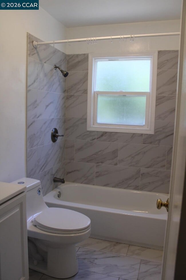 Building Photo - 400 33rd St