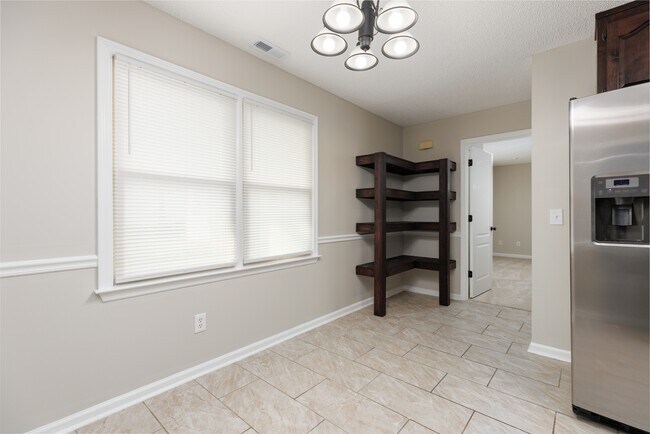 Building Photo - 102 Bordeaux Ln