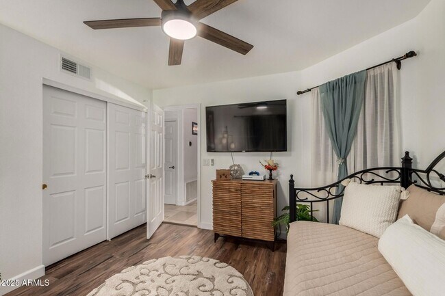 Building Photo - 5956 E Phelps Rd